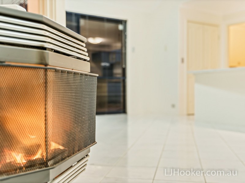 55 Bruce Road, Wattle Grove WA 6107