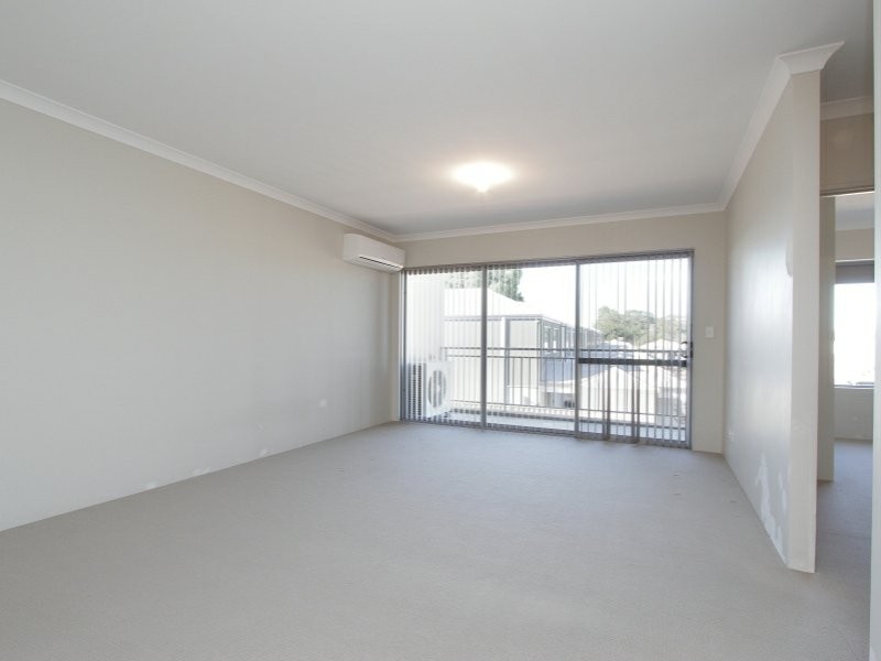 16/148 Railway Parade, Queens Park WA 6107