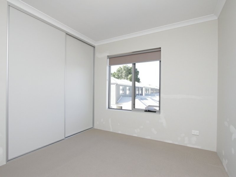 16/148 Railway Parade, Queens Park WA 6107