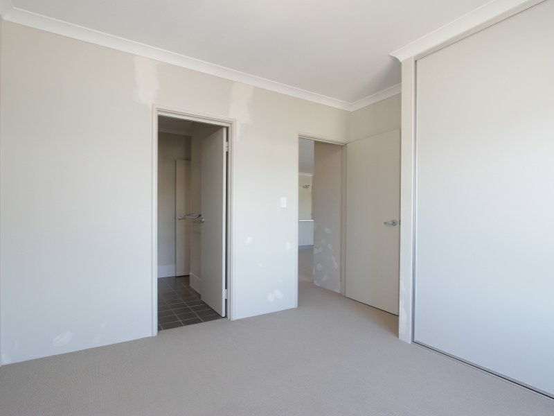 16/148 Railway Parade, Queens Park WA 6107