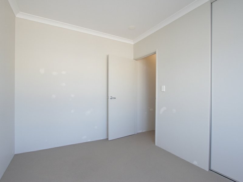 16/148 Railway Parade, Queens Park WA 6107