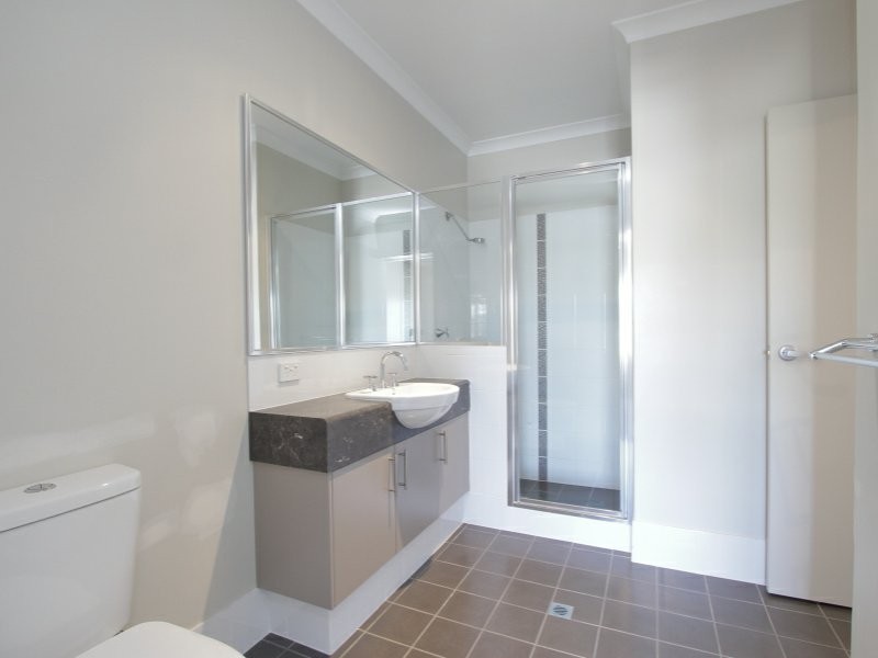 16/148 Railway Parade, Queens Park WA 6107