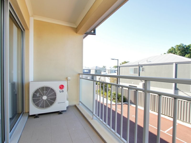 16/148 Railway Parade, Queens Park WA 6107