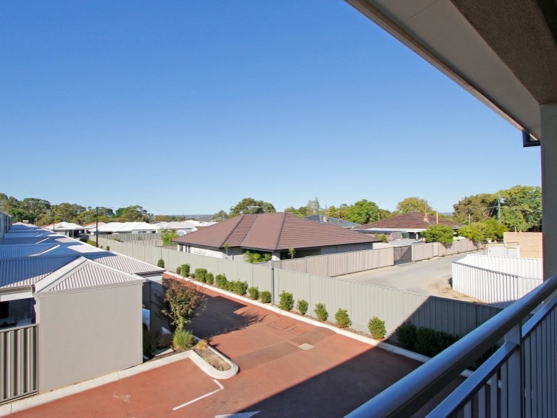 16/148 Railway Parade, Queens Park WA 6107