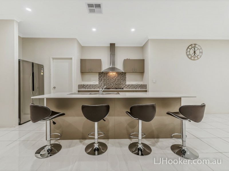 123 Monticello Parkway, Piara Waters WA 6112