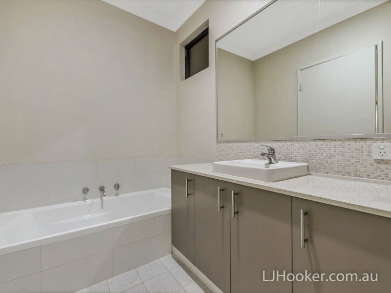 123 Monticello Parkway, Piara Waters WA 6112