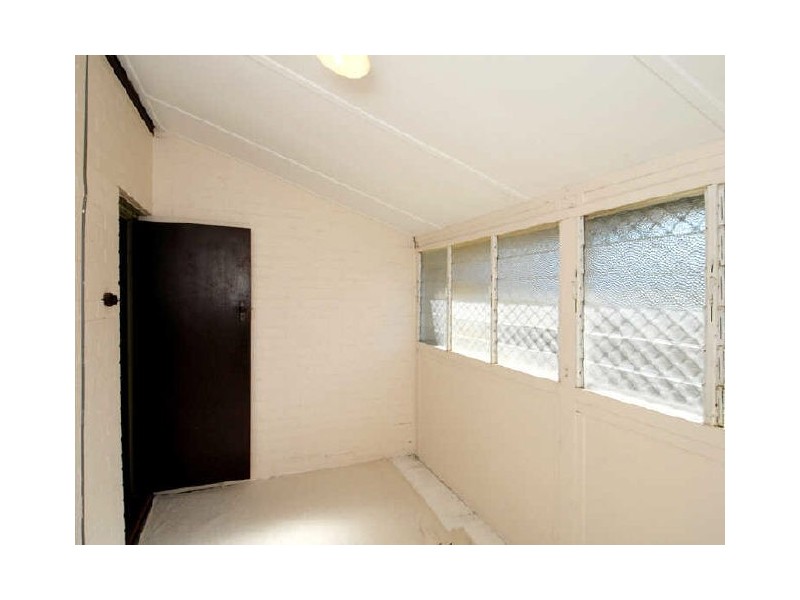 427 Berwick Street, St James WA 6102