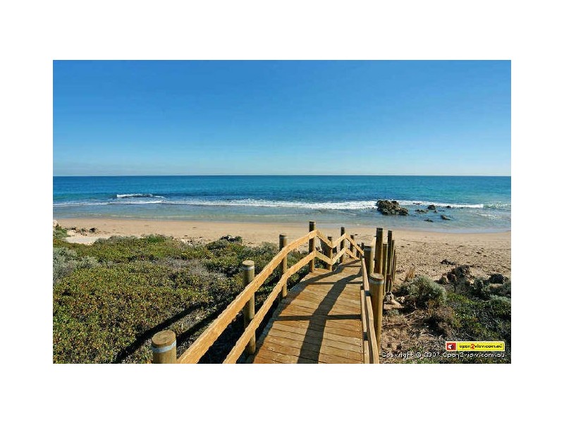 104 Boardwalk Boulevard, Halls Head WA 6210