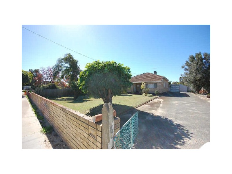 178 Railway Parade, Queens Park WA 6107