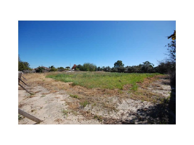 178 Railway Parade, Queens Park WA 6107