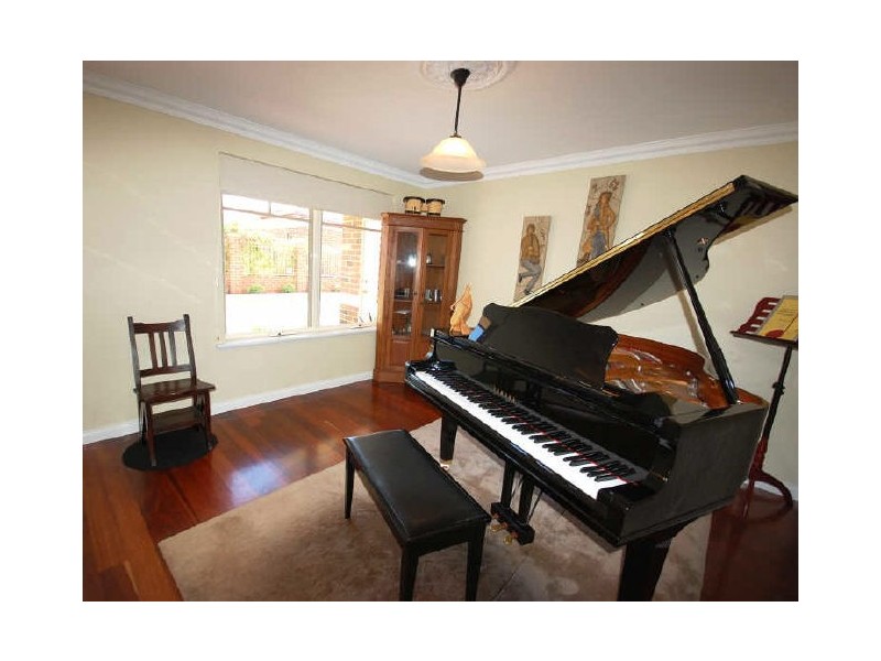 11 Mofflyn Circle, East Victoria Park WA 6101