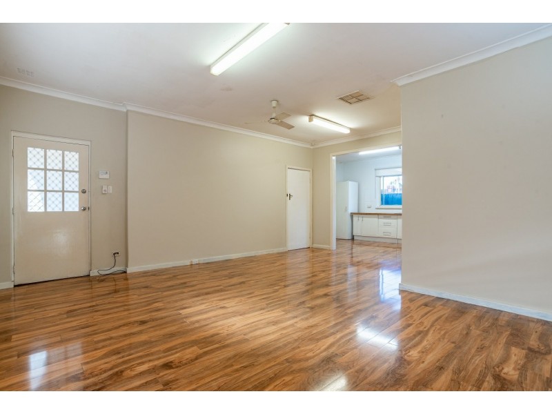 3 Whiteside Street, Cloverdale WA 6105