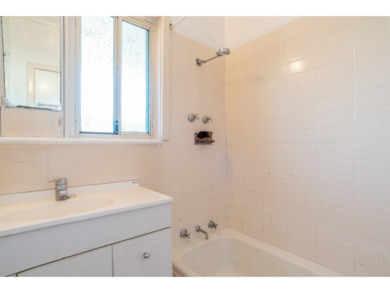 3 Whiteside Street, Cloverdale WA 6105