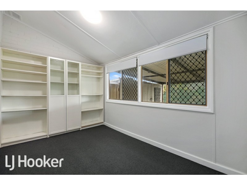 4 Godfrey Street, Queens Park WA 6107