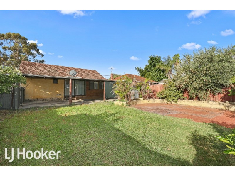 4 Godfrey Street, Queens Park WA 6107