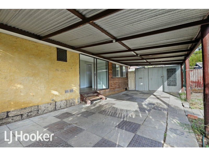 4 Godfrey Street, Queens Park WA 6107