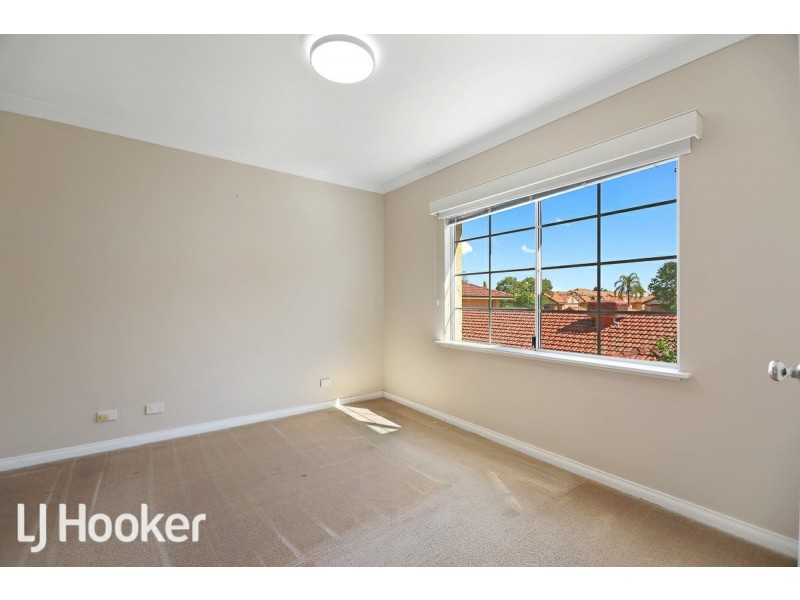 3/8 Ednah Street, Como WA 6152