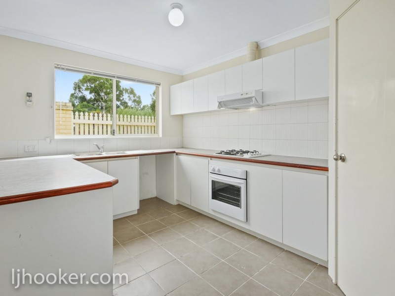 8/2 Hobby Retreat, Queens Park WA 6107