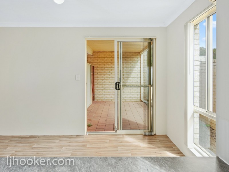 8/2 Hobby Retreat, Queens Park WA 6107