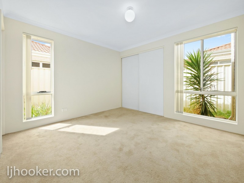 8/2 Hobby Retreat, Queens Park WA 6107