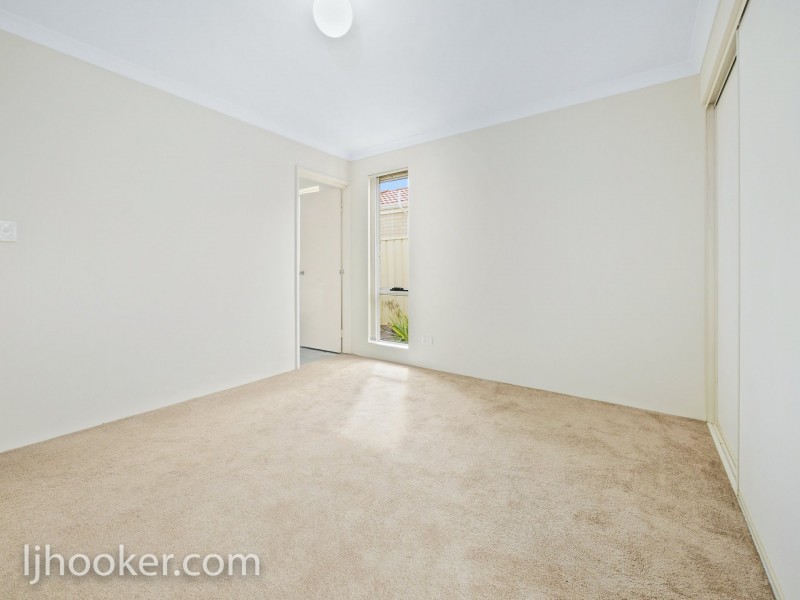 8/2 Hobby Retreat, Queens Park WA 6107