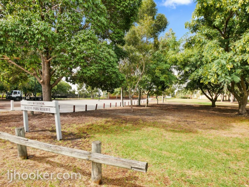 8/2 Hobby Retreat, Queens Park WA 6107