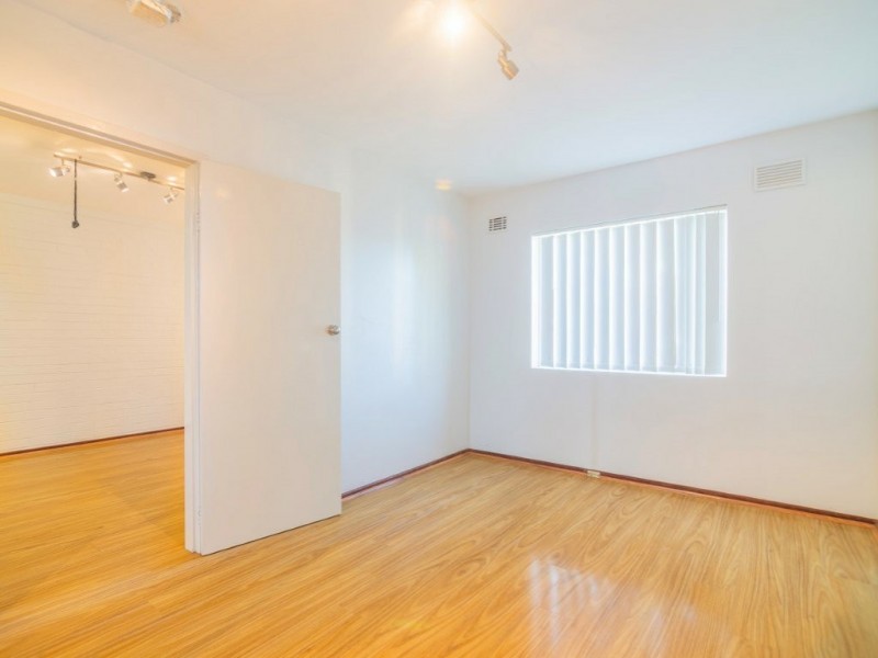 4/1045 Albany Highway, St James WA 6102