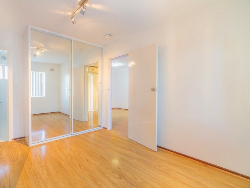 4/1045 Albany Highway, St James WA 6102