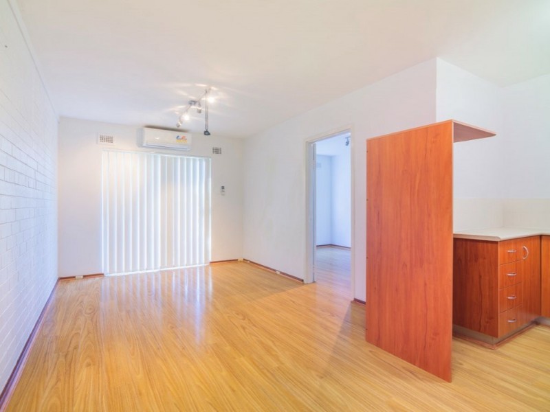 4/1045 Albany Highway, St James WA 6102