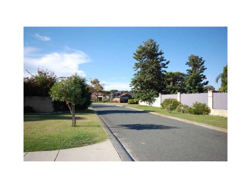 9 Bunderra Close, Karawara WA 6152