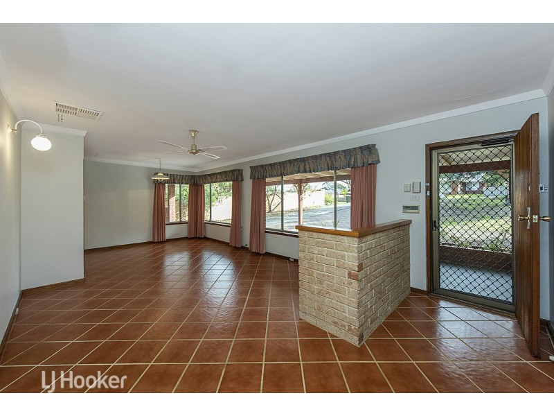 2 Farnham Street, Bentley WA 6102
