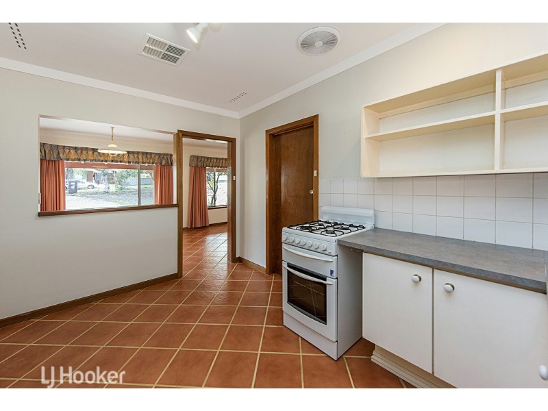 2 Farnham Street, Bentley WA 6102