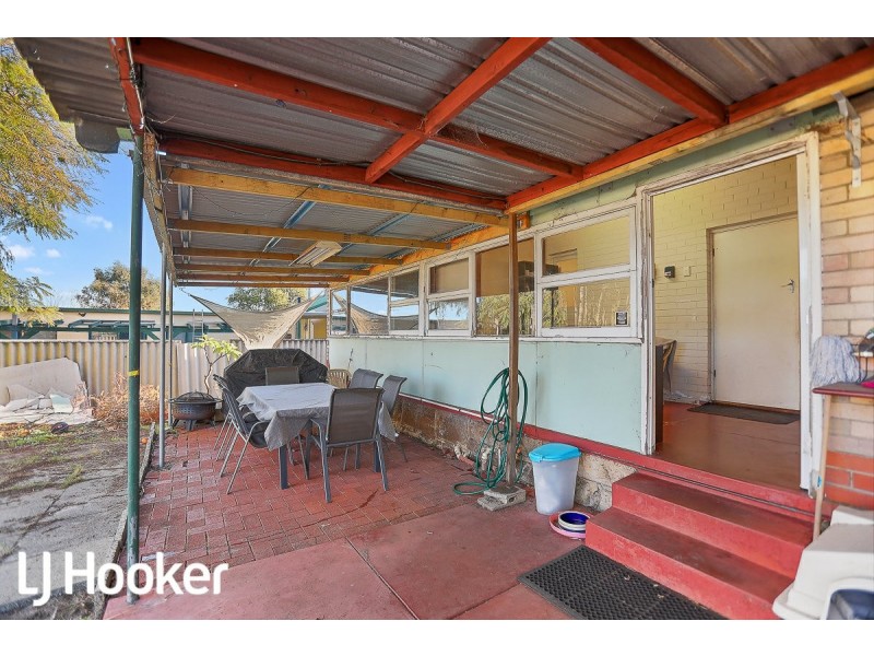 277 Wharf Street, Queens Park WA 6107