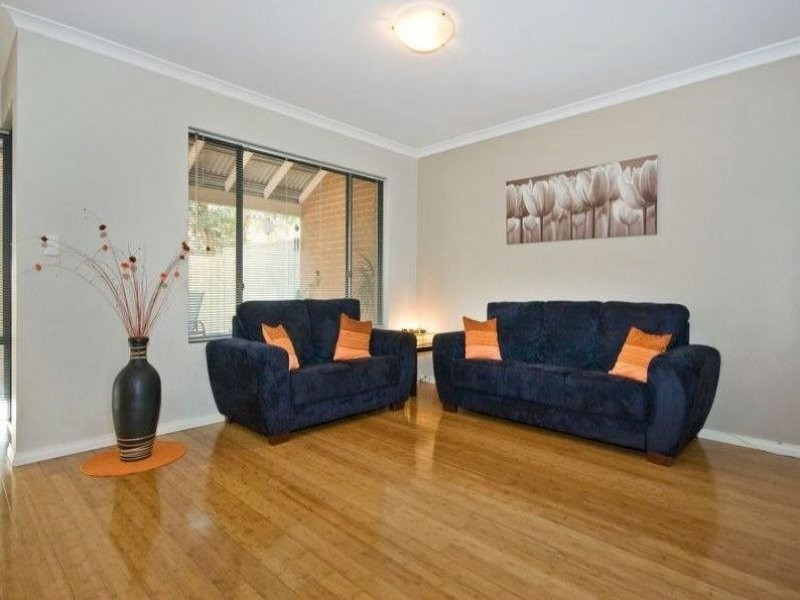 2/16 The Crescent, Redcliffe WA 6104