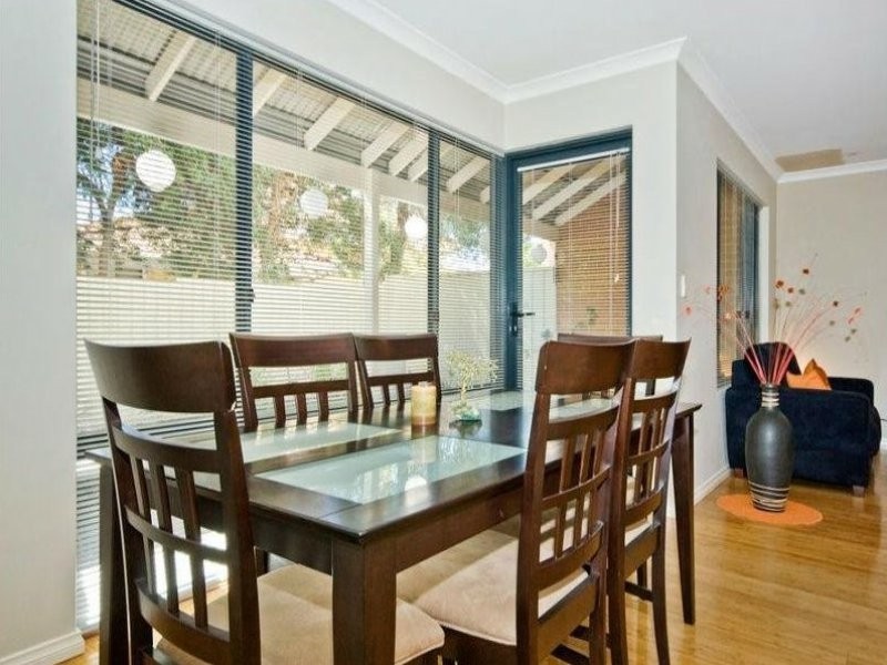 2/16 The Crescent, Redcliffe WA 6104