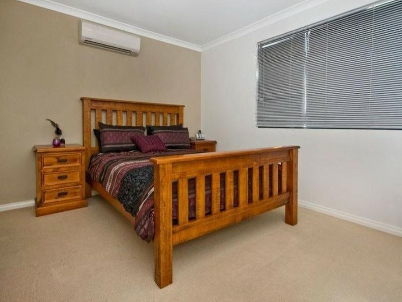 2/16 The Crescent, Redcliffe WA 6104