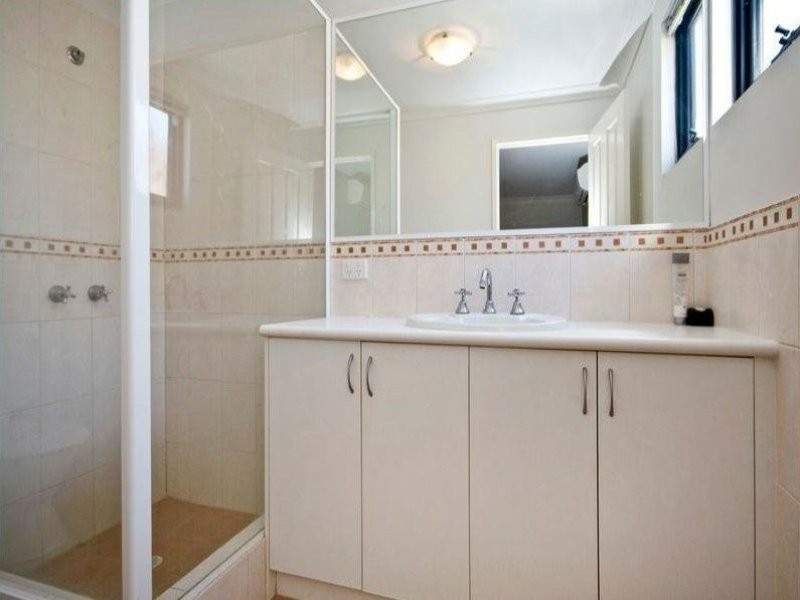 2/16 The Crescent, Redcliffe WA 6104