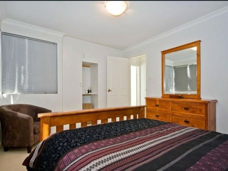 2/16 The Crescent, Redcliffe WA 6104