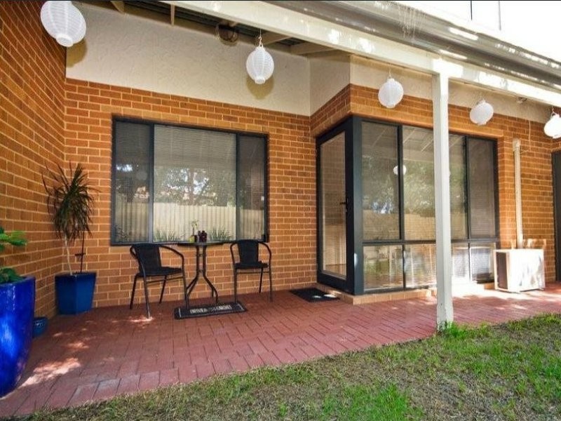 2/16 The Crescent, Redcliffe WA 6104