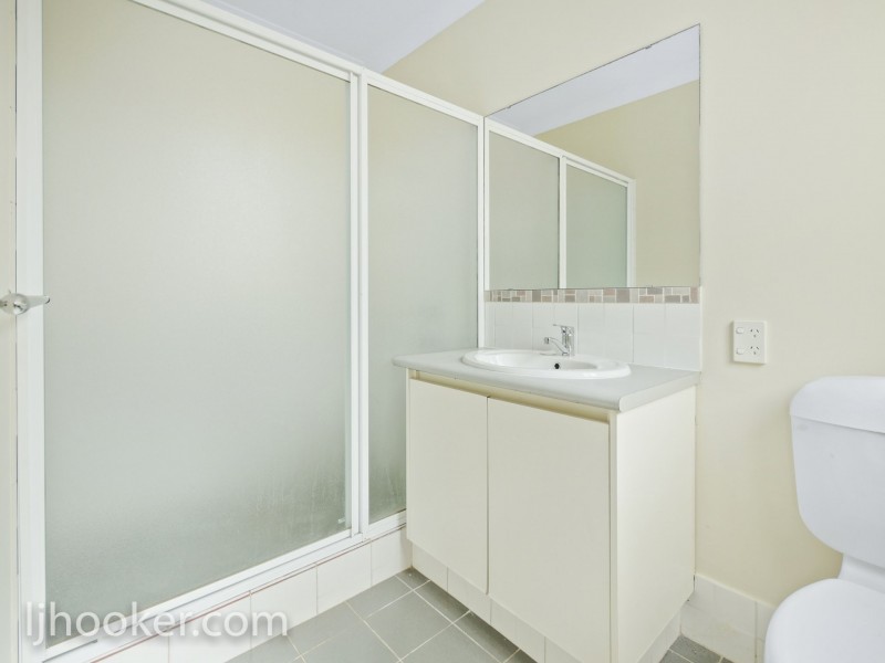 8/2 Hobby Retreat, Queens Park WA 6107