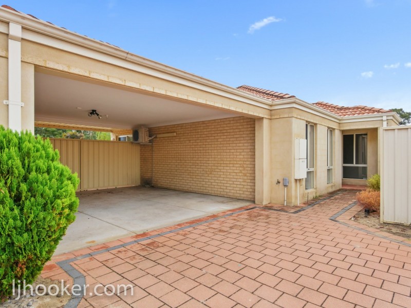 8/2 Hobby Retreat, Queens Park WA 6107