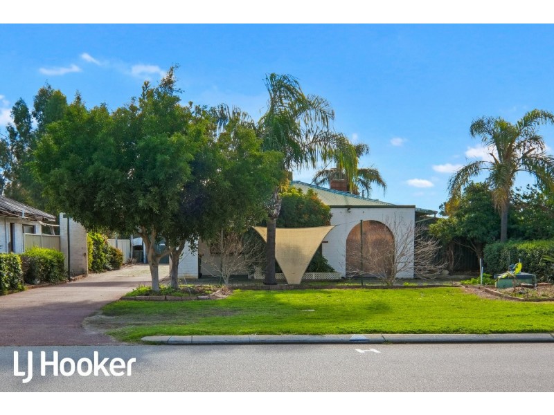 228 Wharf Street, Queens Park WA 6107