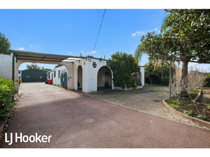 228 Wharf Street, Queens Park WA 6107
