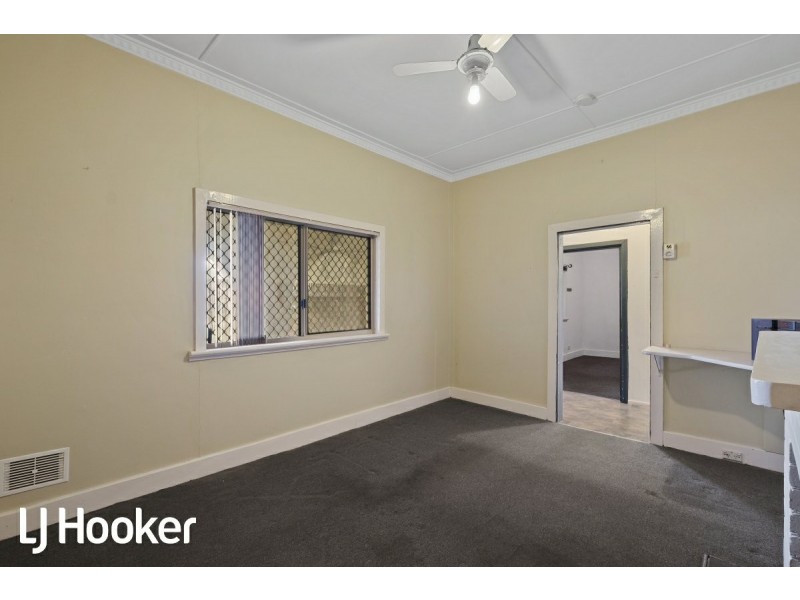 228 Wharf Street, Queens Park WA 6107