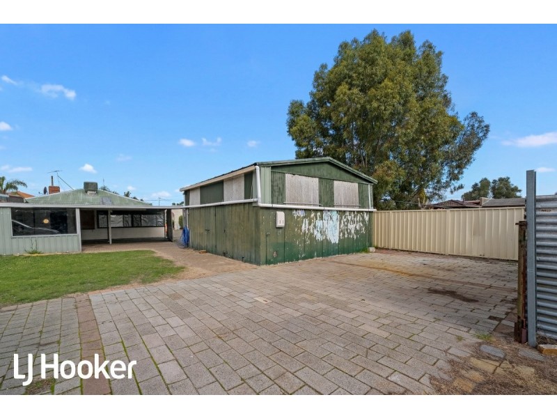 228 Wharf Street, Queens Park WA 6107