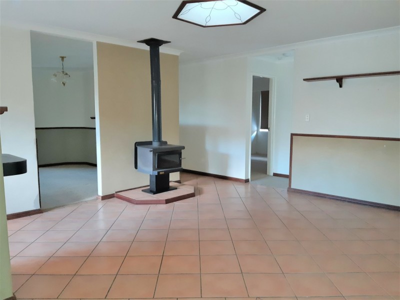 22 Larkspur  Place, Thornlie WA 6108