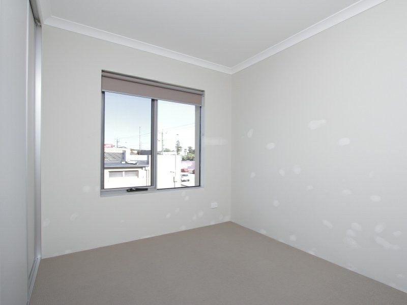 16/148 Railway Parade, Queens Park WA 6107