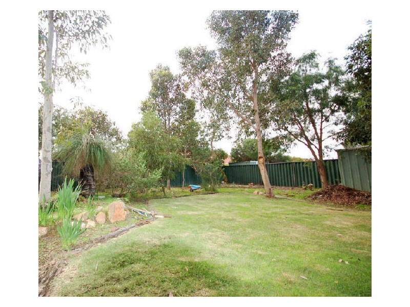 8 Rochester Avenue, Beckenham WA 6107