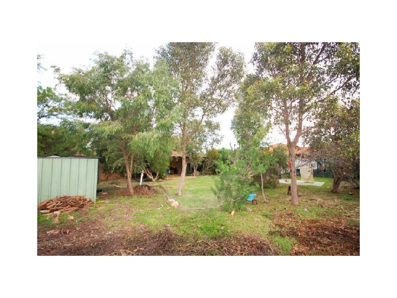 8 Rochester Avenue, Beckenham WA 6107