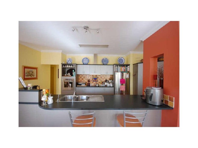 40 Lowan Loop, Karawara WA 6152